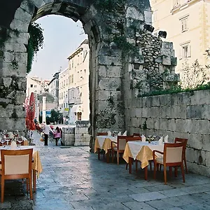 Hotell Peristil