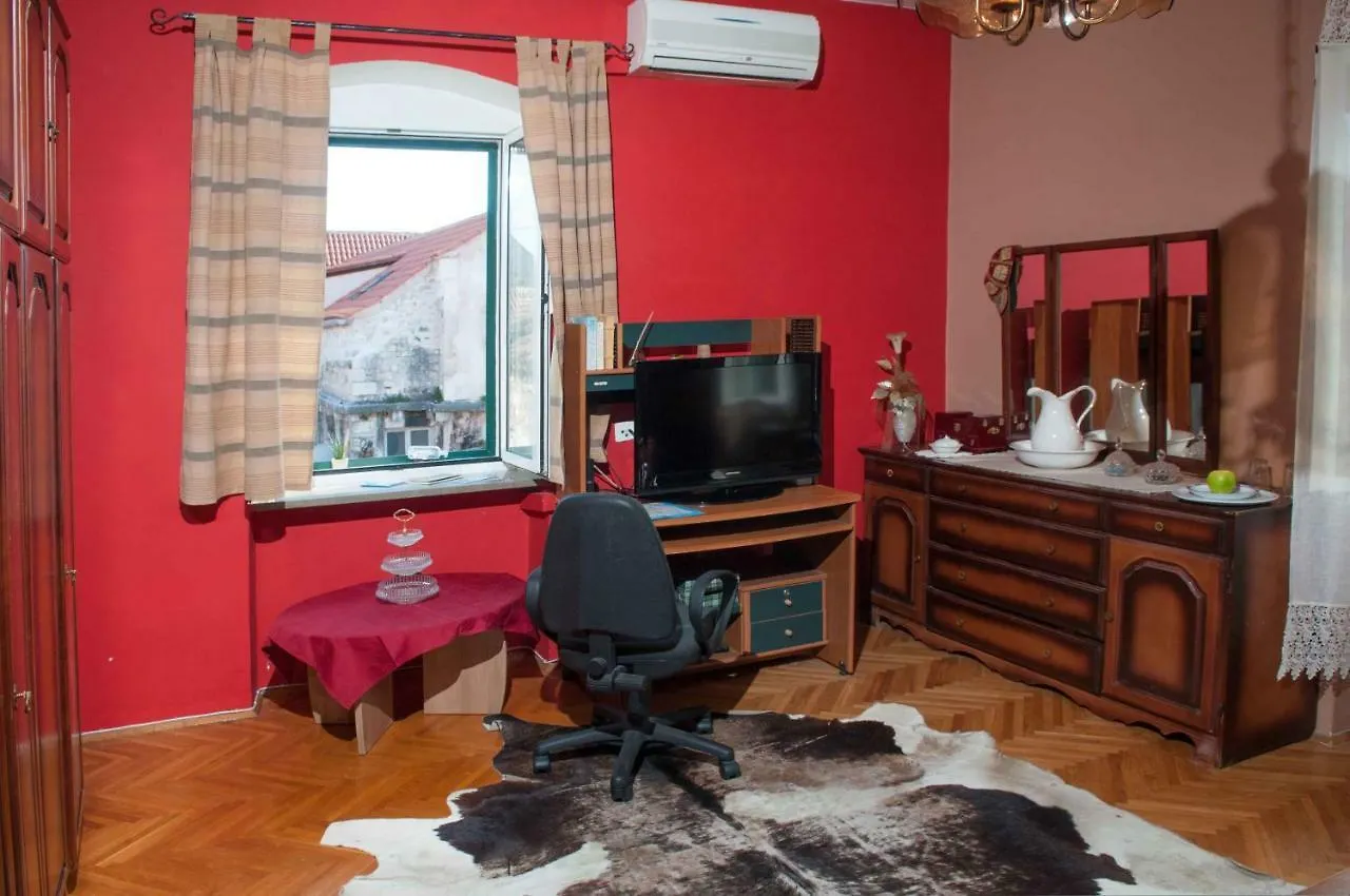 Buga And Tuga Rooms Split Guest house